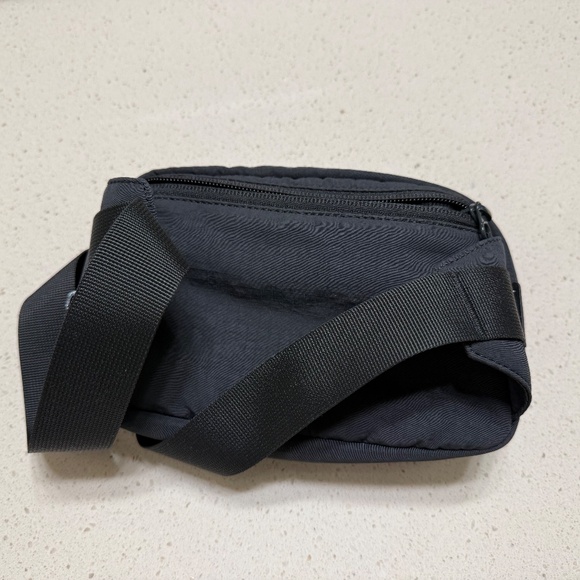 Lululemon belt bag - EUC - Picture 2 of 4